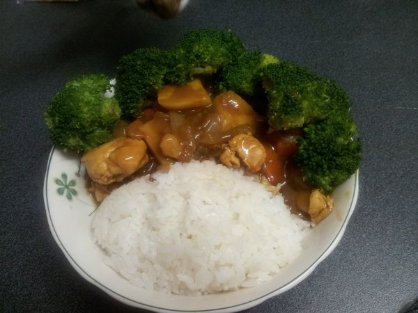 不放蛋皮也可以! 就變成這樣囉^Q^~  花椰菜超好吃的  好脆呢