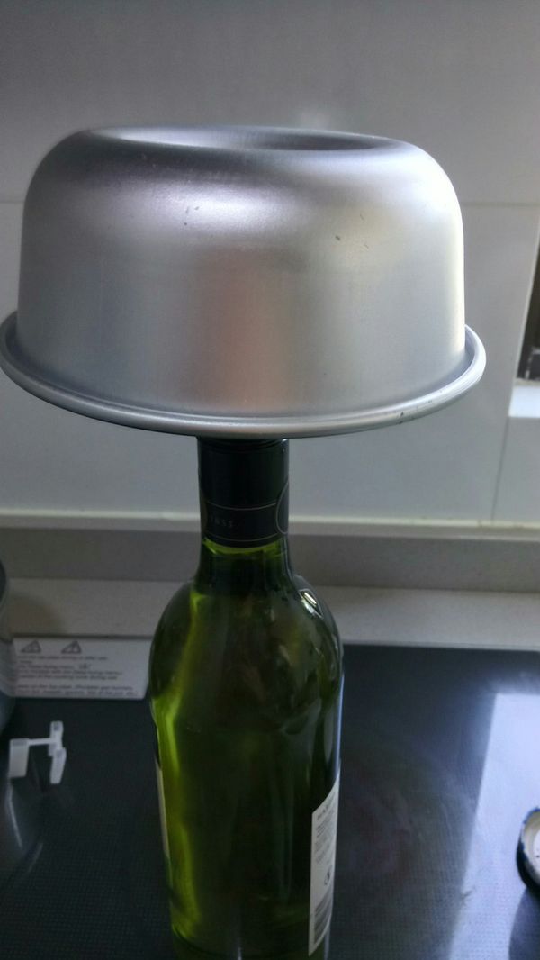 放入預熱170度烤箱烤40分鐘後取出立即倒扣(小心模具很燙)