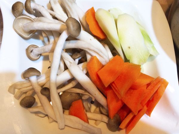 這次煮素的，所以只準備蔬菜跟豆包
