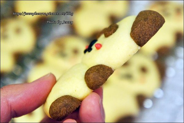 餅乾厚度約1.2公分左右。