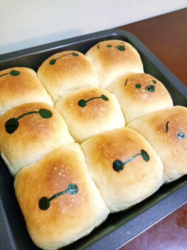 放入已預熱焗爐用200度焗20分鐘，用朱古力筆或食用色素筆裝飾即成。