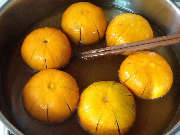 6.開中小火，先將二砂糖與麥芽煮滾溶解。