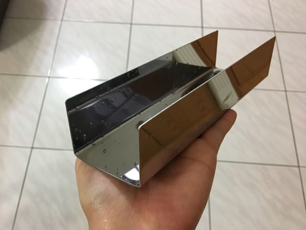 準備U型模具
烘焙紙墊著，將麵糰放入模具整型，再放入冷凍庫約一小時