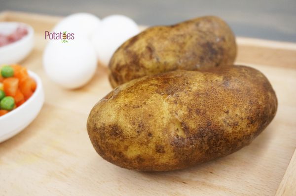 美國褐皮馬鈴薯口感綿密鬆軟，很適合拿來做成薯泥或是搭配各式菜色的燉煮料理喔！