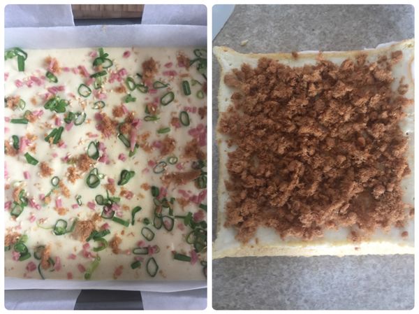 拌好的麵糊倒入模具裡，大振兩下，撒上蔥綠、火腿、肉鬆、芝麻，入烤箱150度烤40分鐘。出爐後一樣大振兩下，撕去邊紙放涼。
蛋糕體分兩層抹上沙拉醬，撒上肉鬆（量的部分依個人喜好）。