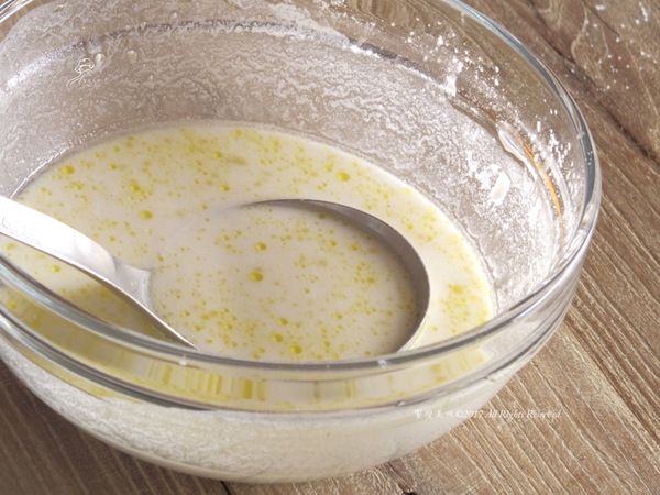 攪拌均勻並靜置鬆弛10分鐘左右