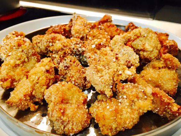 撈起來瀝油，轉大火，再回鍋炸一次可以把油逼掉喔！
這部分要快速，不要炸老了～