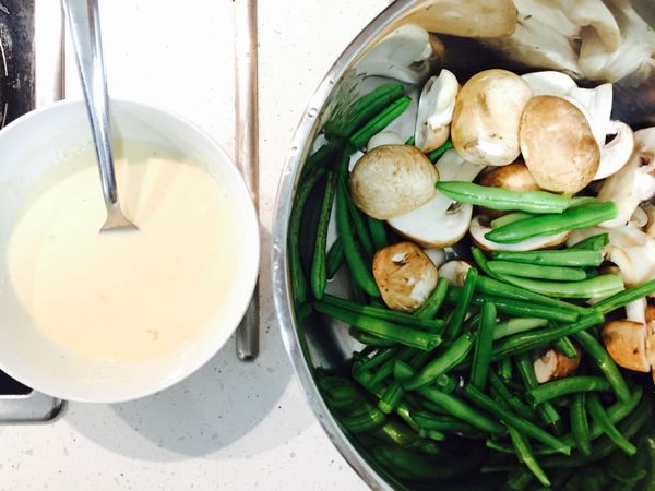 蔬菜部分要用的是麵糊（麵粉＋雞蛋＋水）
麵糊不要太稠～
炸法和雞肉差不多，只是不用回鍋再炸一次