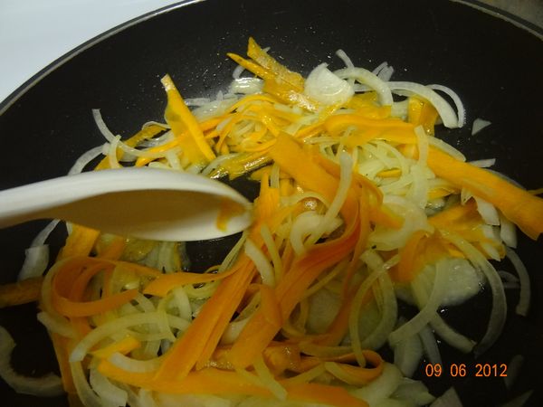 步驟2將全部材料炒熟.