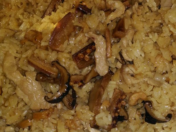 煮飯完成跳至保溫10分鐘，開鍋用飯匙翻攪一下，就可以開動囉