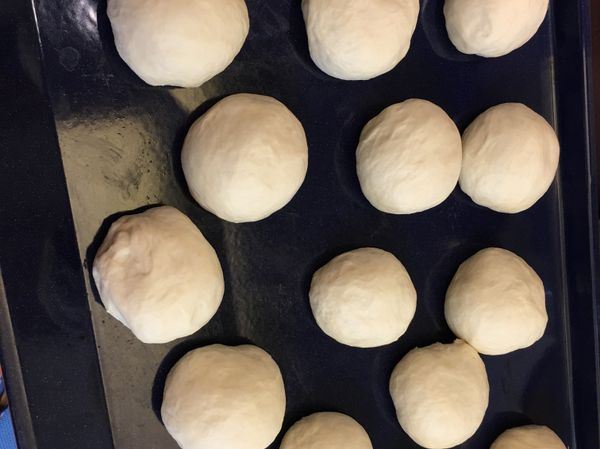 休息完的麵糰會再稍微變大