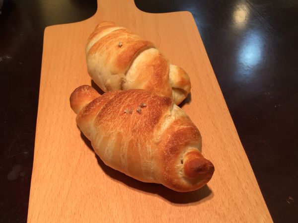 烤箱用230度預熱10分鐘，麵包放入烤15分鐘後出爐放涼就完成啦