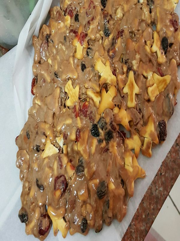 鋪烘焙紙，快速壓平