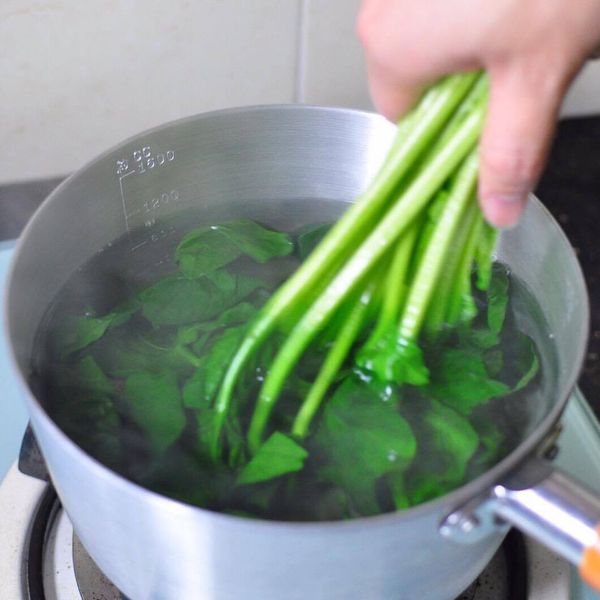 菠菜灼20秒