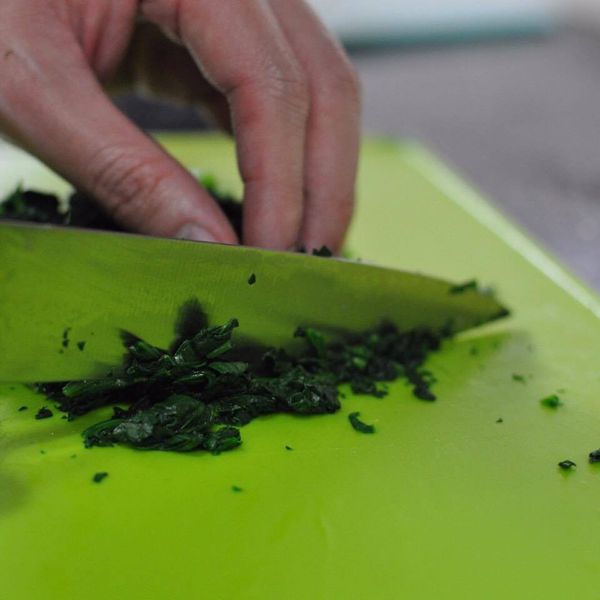 榨乾水份後切碎