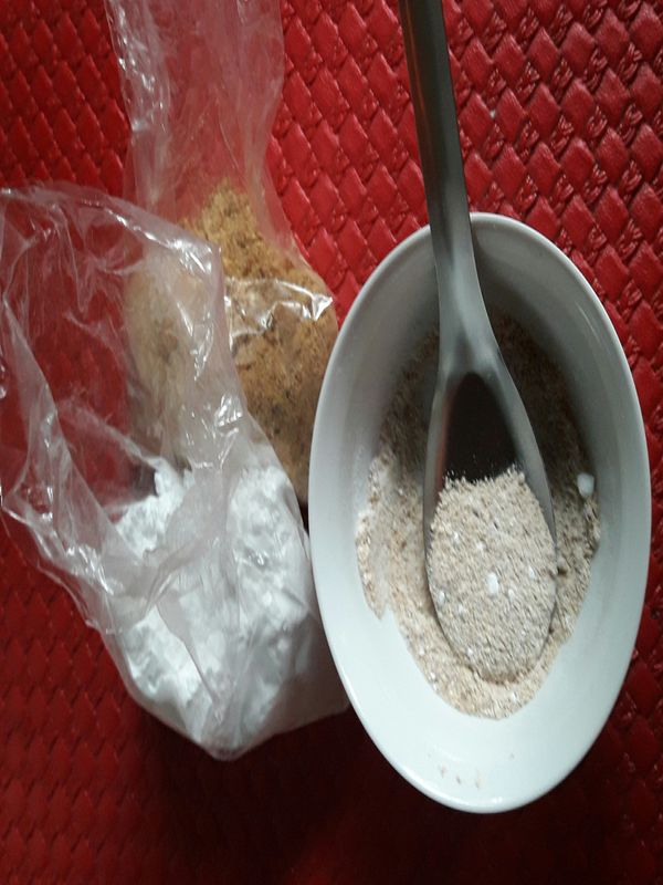 花生粉:糖粉＝2:1拌勻