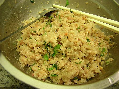 再加入雞蛋, 鹽, 糖及粟粉拌勻