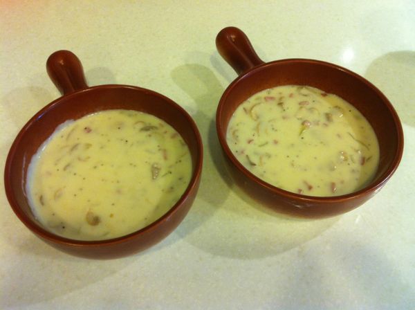 再加入白醬攪拌均勻,裝盤囉