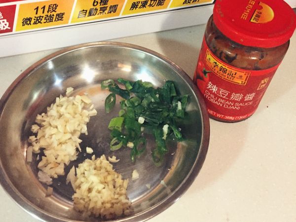 蔥薑蒜切末、豆腐切片（不要太薄）、絞肉備妥