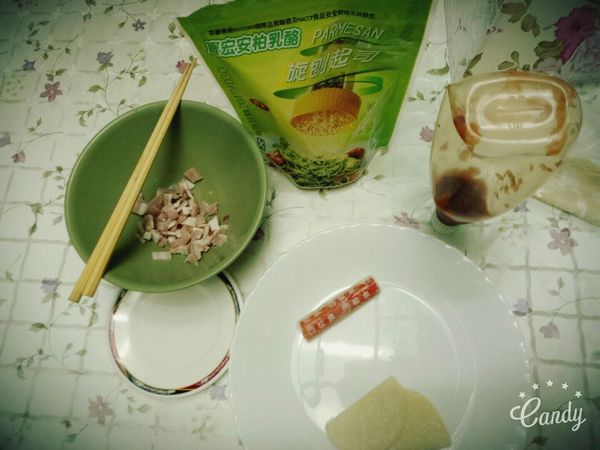 水餃皮拉薄一點，配料切碎