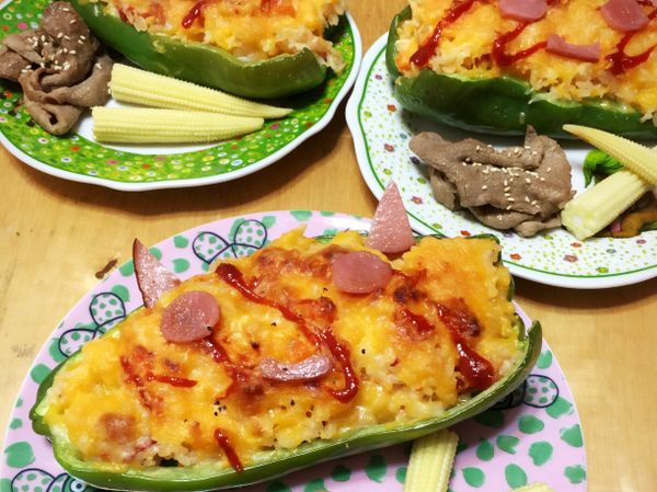 完成囉，大人小孩都愛，烤過的青椒很甜喔，另外炒個肉燙個菜一起搭