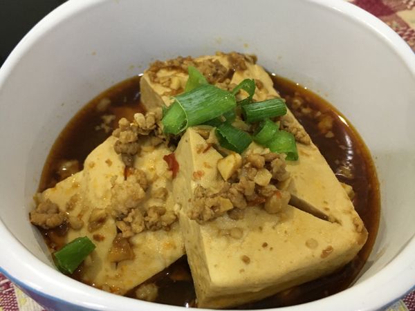 好吃的麻辣臭豆腐完成了
可以再加上自己喜歡的料，青菜或菇類喔