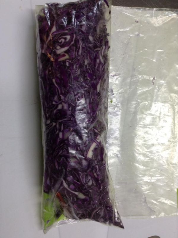 3：把袋中的空氣排出，然後封緊袋口。