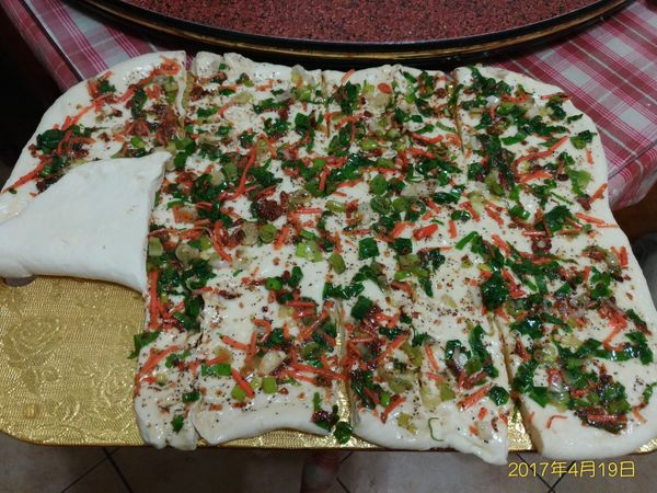 先從左下角往上折