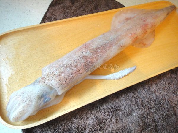 選用【幸福海物】急速冷凍的釣透抽，不必預先解凍，因為透抽解凍很快，要烹煮時再拿出來解凍即可。

最快速的就是直接沖水解凍，馬上料理，新鮮度最佳。