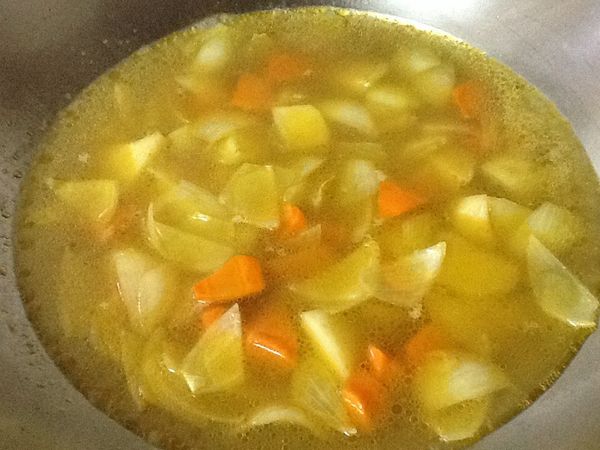 6.加水(蓋過食材的量)煮滾。