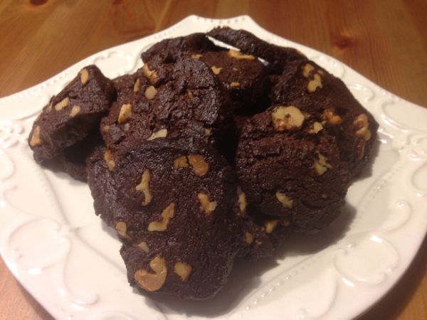 味道濃郁，不論配茶還是配咖啡都很合適，沒有用一滴油做成的巧克力餅乾，要不要也試試看？