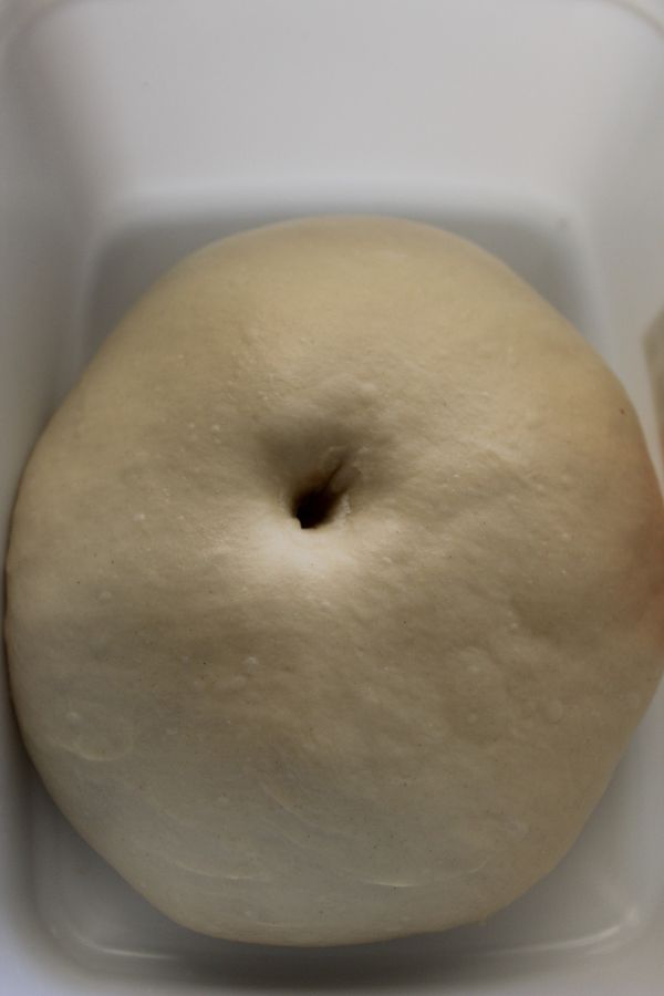 放在溫度28度環境發酵60分鐘~約兩倍大~手指戳不回彈