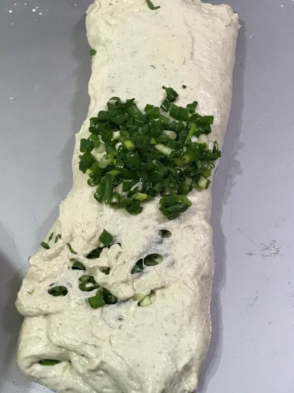 中間1/3撒上蔥花.