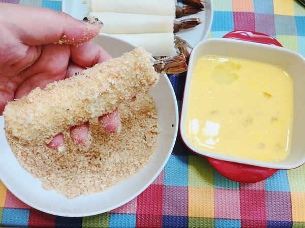 均勻的裹上麵包粉