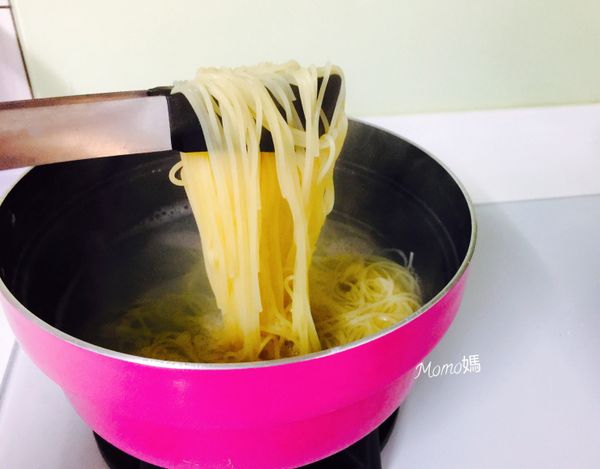 煮好的天使細麵.準備冷水