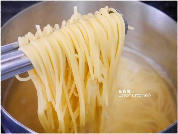 待煮好的義大利麵撈起後會呈現淡淡的鵝黃色澤
