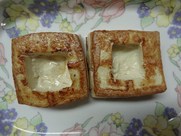 至兩面金黃後先撈起盛盤。