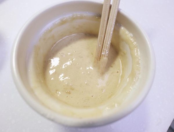 完全拌勻後的材料就可以用不沾鍋煎了（不需放油）