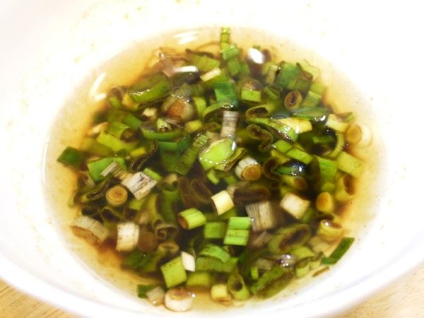 做好的油蔥醬非常百搭，拌飯拌麵拌燙青菜都非常合適。