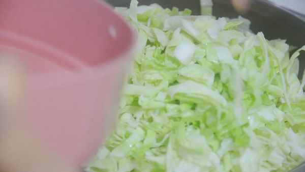 炒高麗菜（加油熱炒後加鹽調味）