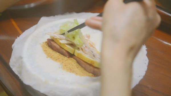 接著再加入較溼的蔬菜類