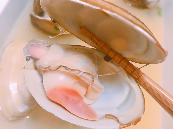 煮至全開蓋後加入䓤花即成