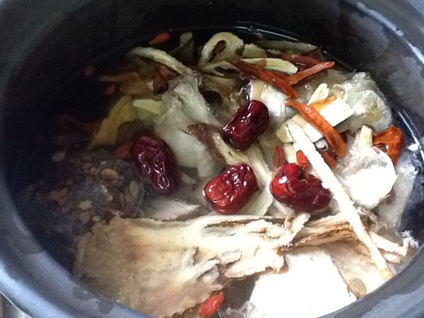 6.加入米酒與水。