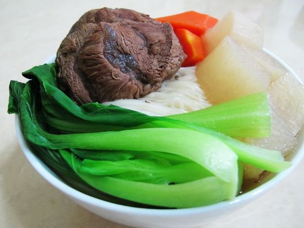 組合在一起就成了清燉牛肉麵啦。