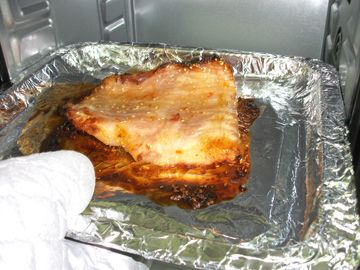 刷在肉上,入烤箱烘烤20分鐘(200度)