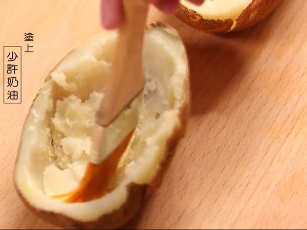 塗上少許奶油