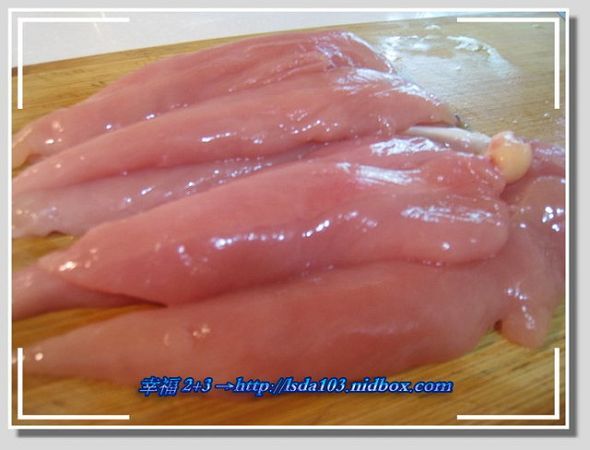 打開包裝，裡面里肌肉都粉嫩粉嫩，看起來就好好吃喔！