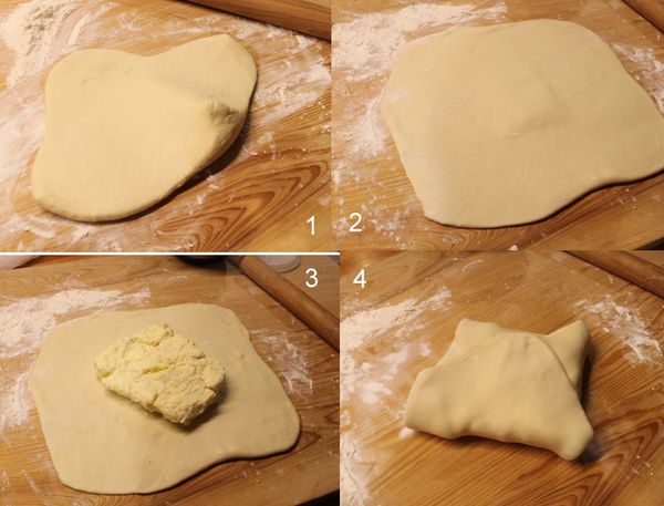 從冰箱中取出麵糰，放在灑了麵粉的桌面。用桿麵棍由中心向邊緣擴展麵團，形成正方形，中心稍留厚一點。從冰箱中取出奶油糰，放在扁平麵團的中心。將麵團的邊緣折疊在奶油糰上。