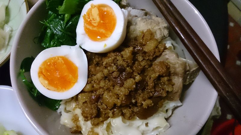 魯肉燥拌麵