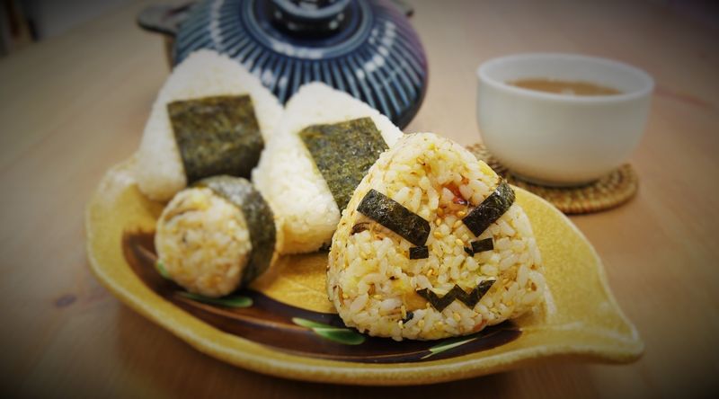 蟹肉飯糰(黑胡椒與泡菜口味)